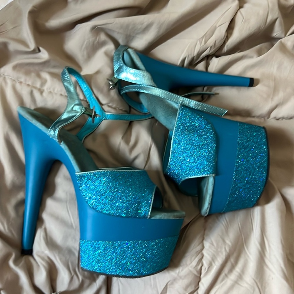 Blue sparkle pleasers